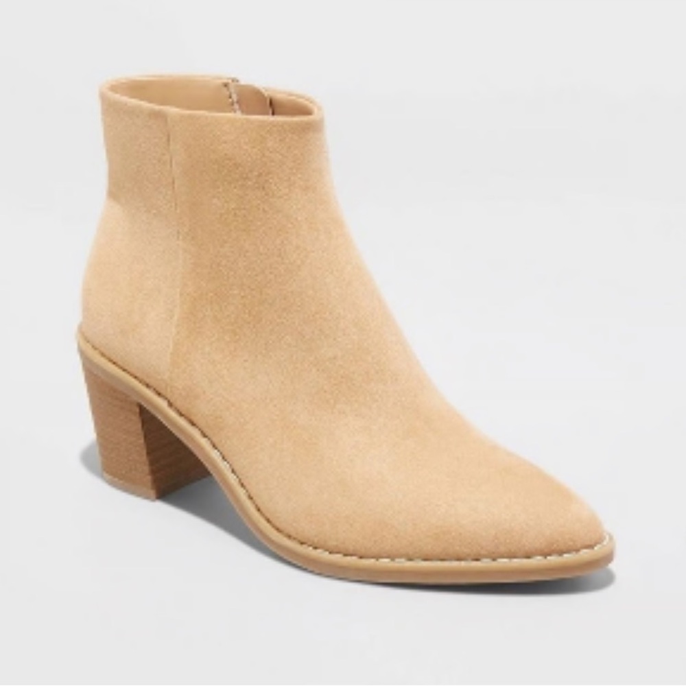 Universal thread Tan Malby Boots size 6.5